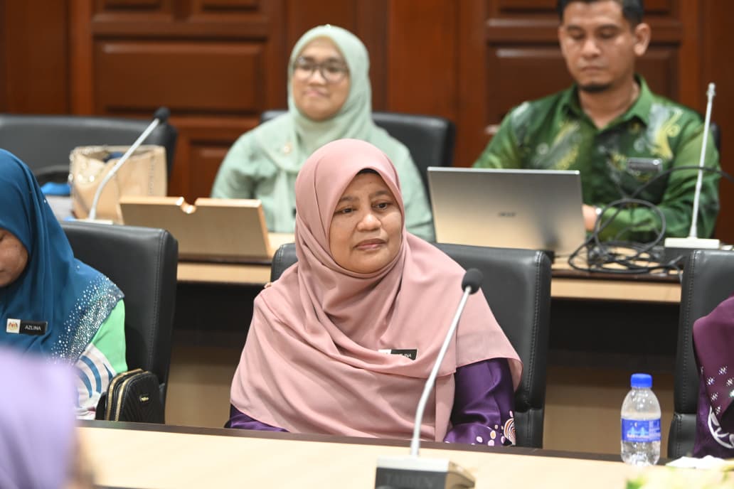 LAWATAN PENANDAARASAN EKOSISTEM KONDUSIF SEKTOR AWAM (EKSA) KOLEJ MATRIKULASI KELANTAN (KMKt) KE UNIVERSITI MALAYSIA KELANTAN (UMK)